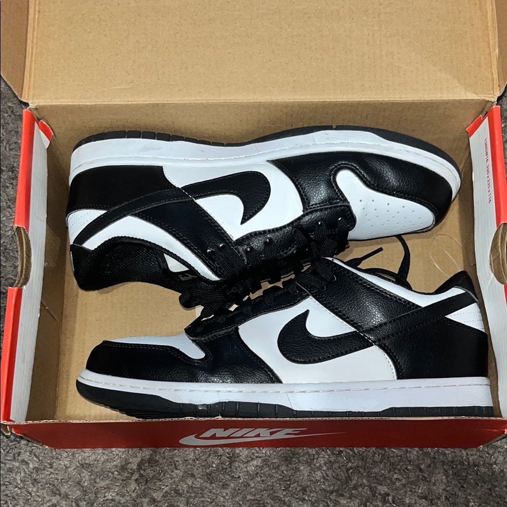 Nike Men's Black and White Dunk Sneakers